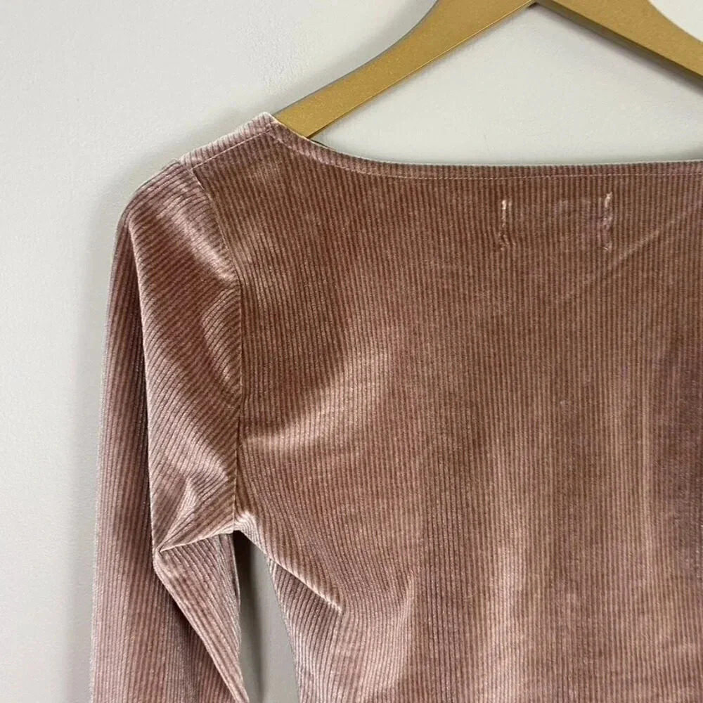 NWT Urban Outfitters Pink Velvet Crop Top - Picture 11 of 13